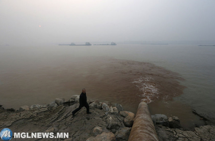 35.Отходы, сбрасываемые в воды реки Янцзы, Китай загрязнение, мир, фото
