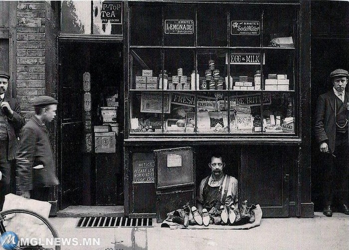 6. В 1900 году у этого человека был один из самых маленьких магазинов - он торговал обувью на 1.2 квадратных метра площади. история, неизвестные фото, фото